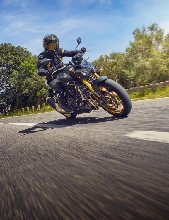 2025-cb1000-hornet-sp-product-page-header-mobile-1600-x-2080