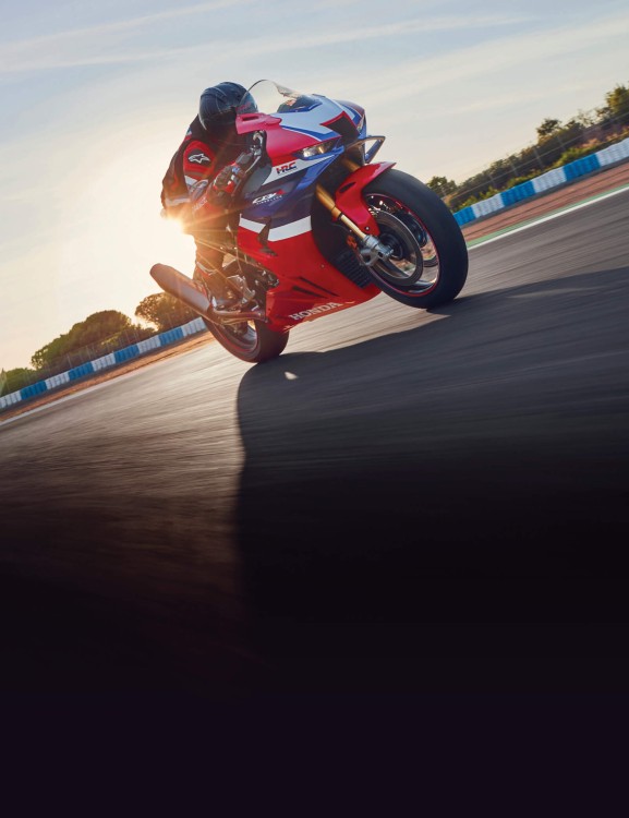 CBR1000RR-R Fireblade cbr1000rr-r-sp-product-page-hero-mobile-1600x2080-01