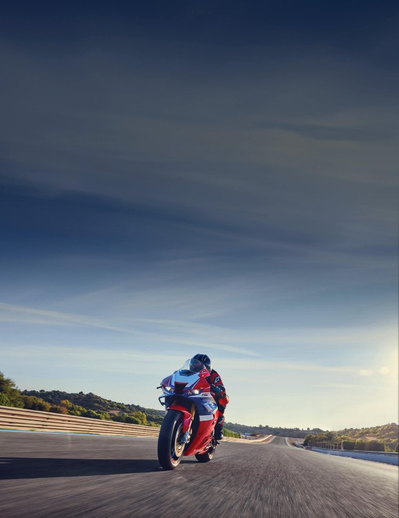 Updated Inline-4 1000cc Engine Updated Inline-4 1000cc Engine