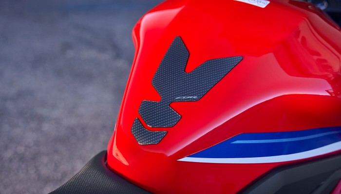 cbr500r-product-page-zig-zag-img3-1400x800