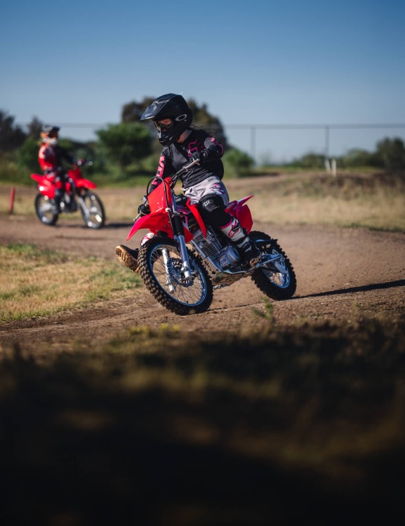 CRF125F crf125f-product-page-hero-mobile-1600x2080-v2