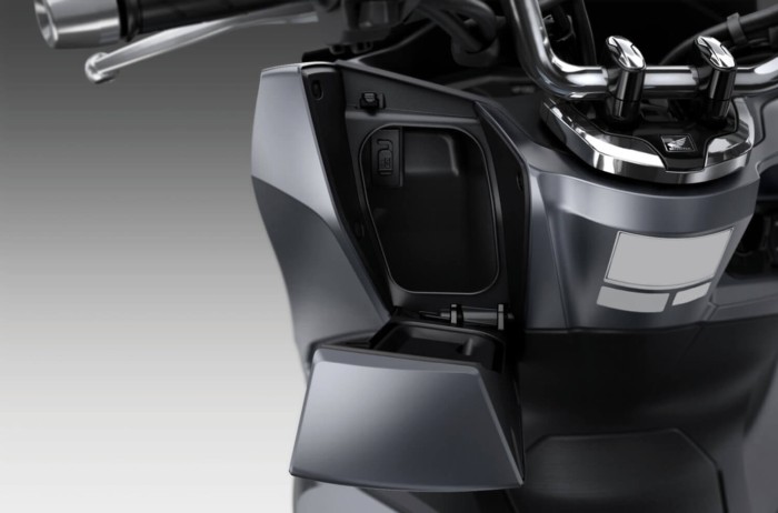 12-Volt Charging Port 12-Volt Charging Port