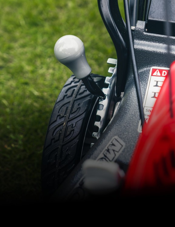 11 position cutting height adjustment